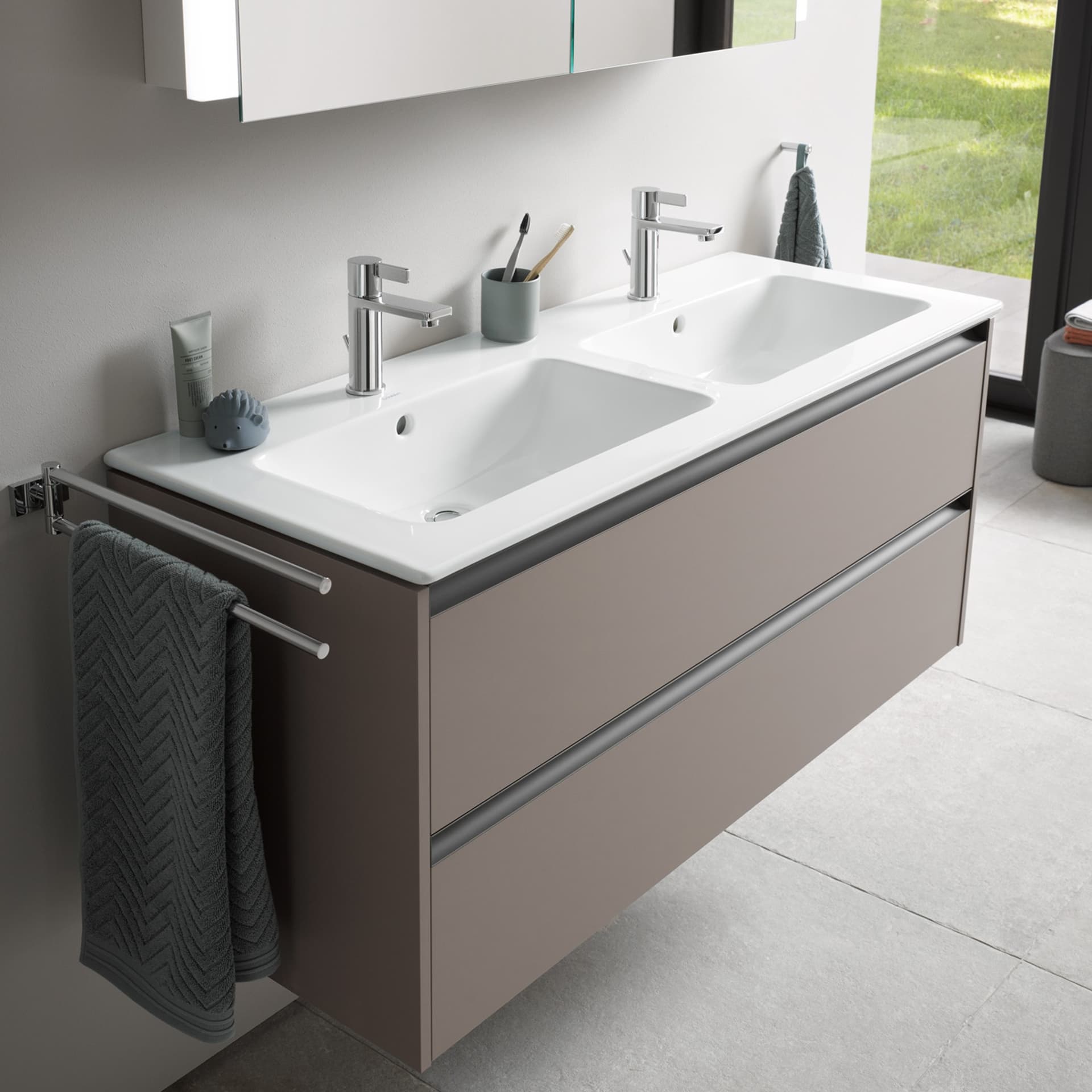 Сочетается с многочисленными мебельными сериями