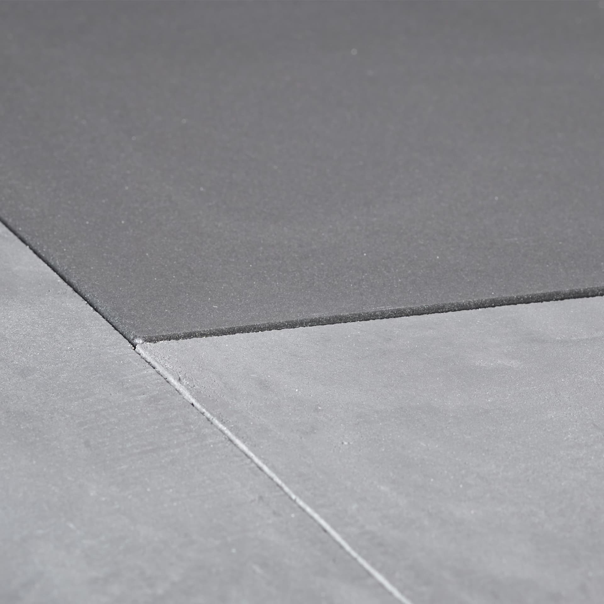 Полностью окрашен, устойчив к царапинам и долговечен