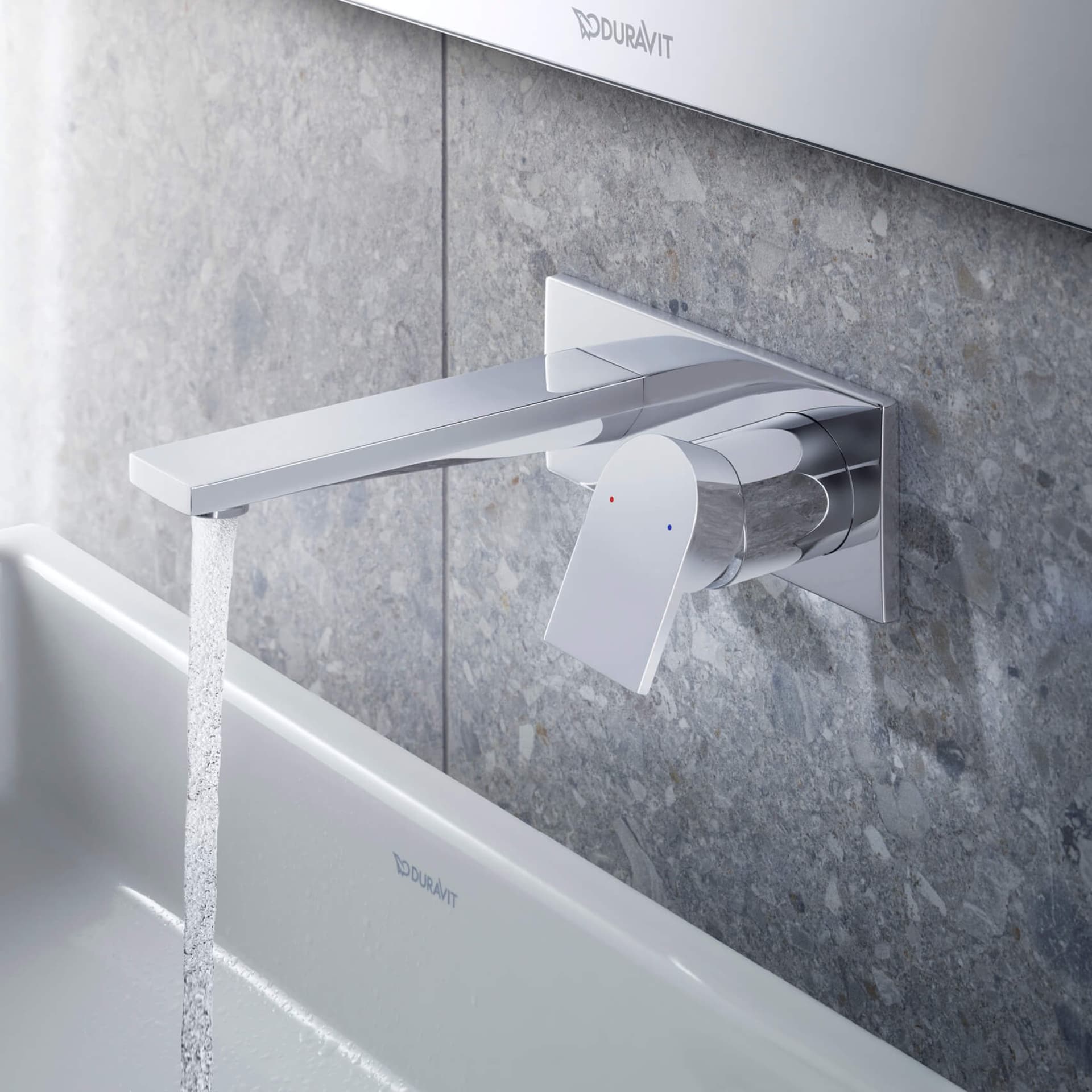 Удобный, длинный излив