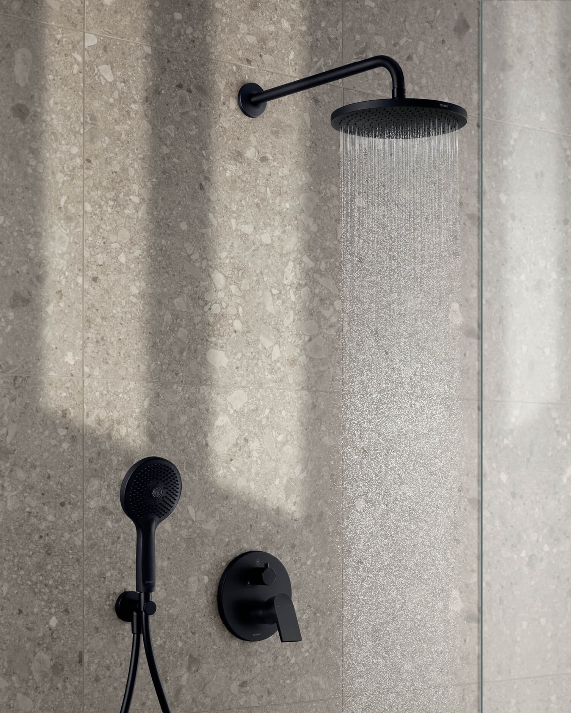 В хроме и чёрном матовом, а также других вариантах